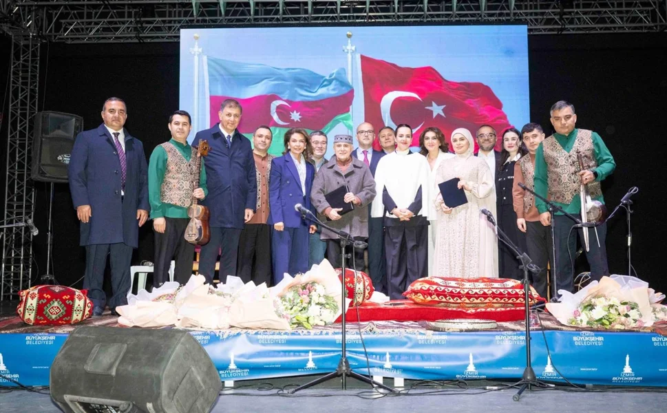 40 yıllık kardeşlik İzmir'de şarkılarla kutlandı