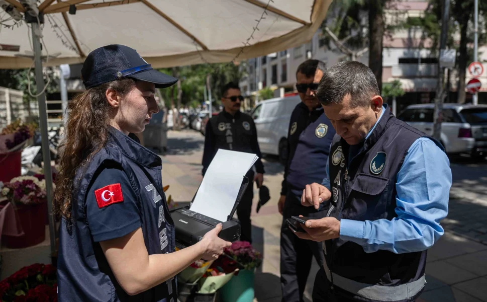 Bornova'da zabıta cezaları anında tebliğ ediliyor