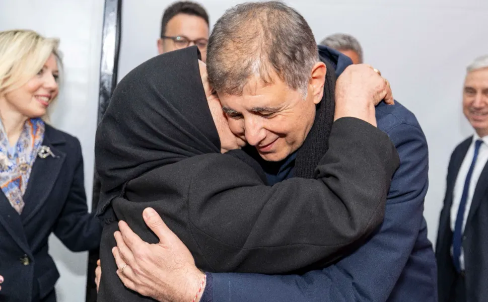 Emekli 'açız' dedi, Büyükşehir el uzattı