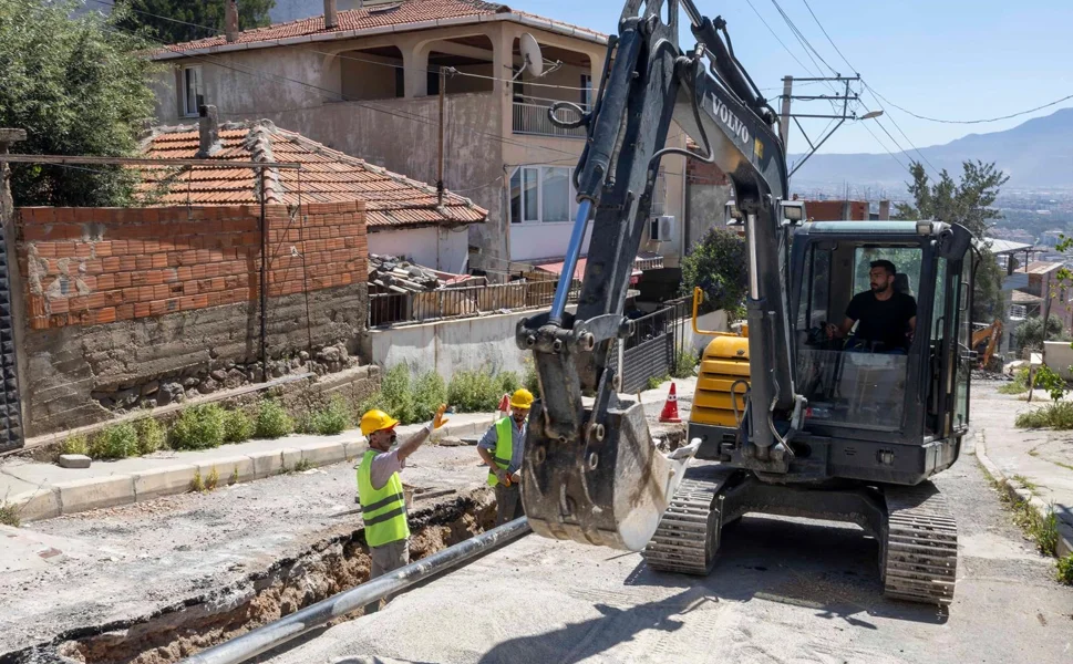 İzmir Bayraklı'da 25 yıllık altyapıya neşter