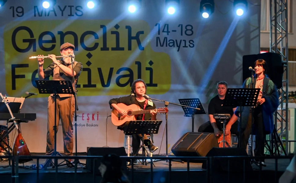 İzmir Bornova'da 19 Mayıs Gençlik Festivali başladı