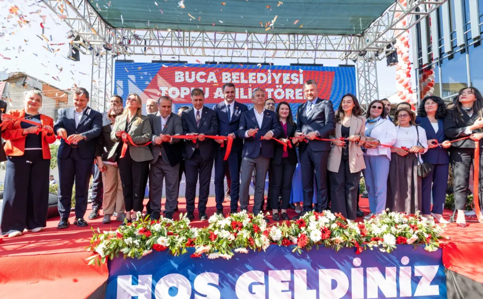 İzmir Buca'da 16 proje CHP lideri Özel'in katılımıyla açıldı