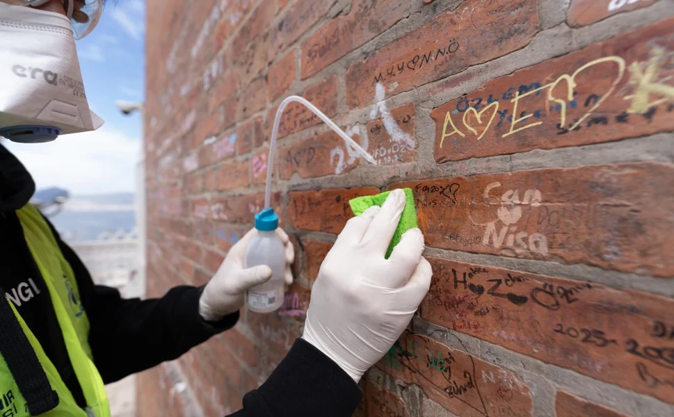 İzmir Miras sahada... Hafızayı vandalizme karşı koruyorlar