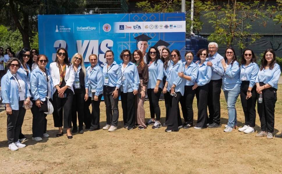İzmir'de 3. Yaş Üniversiteleri gençlik enerjisi yayıyor