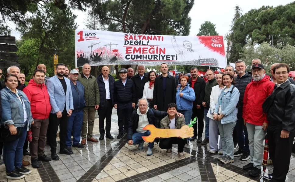 İzmir'de binlerce emekçi 1 Mayıs'ı kutladı