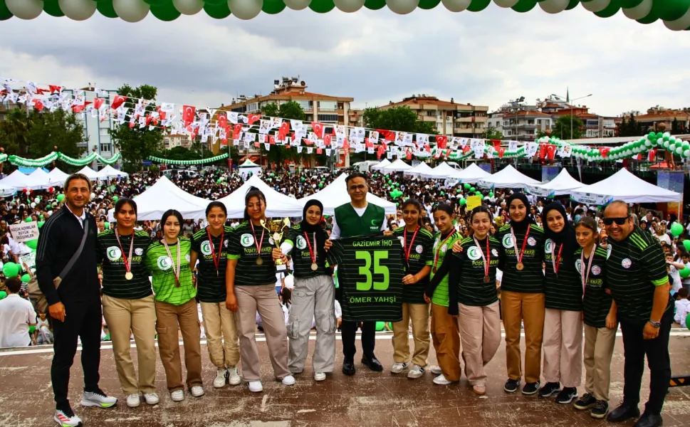 İzmir'de gençler sağlıklı yaşam için buluştu