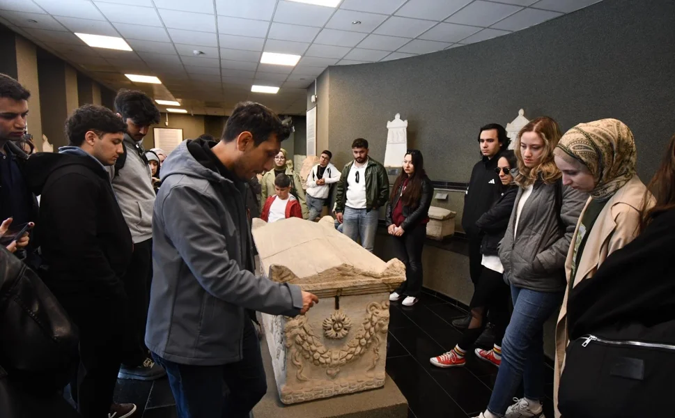 İzmir'de üniversite öğrencilerine Bergama ve Ödemiş gezisi