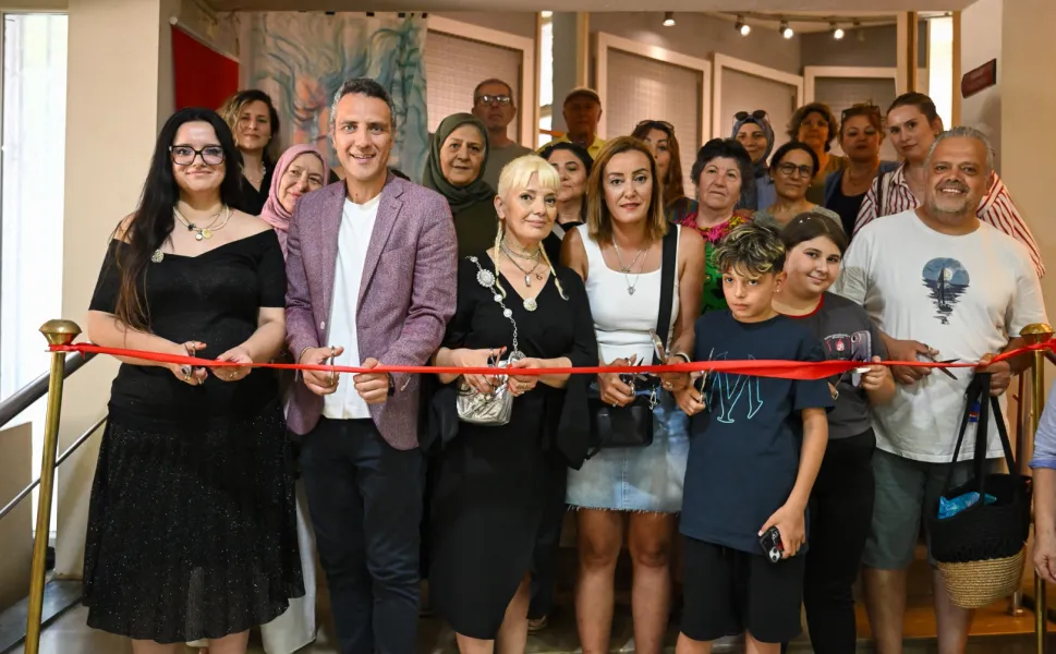 İzmir Bornova'da sanatseverlere 'Biz' sergisi