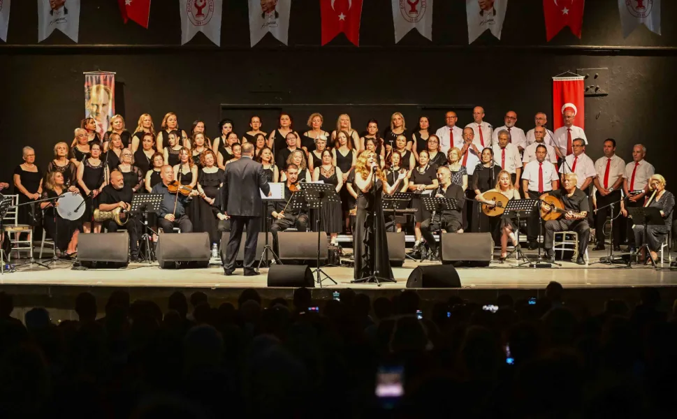 İzmir Bornova'da yaza coşkulu merhaba