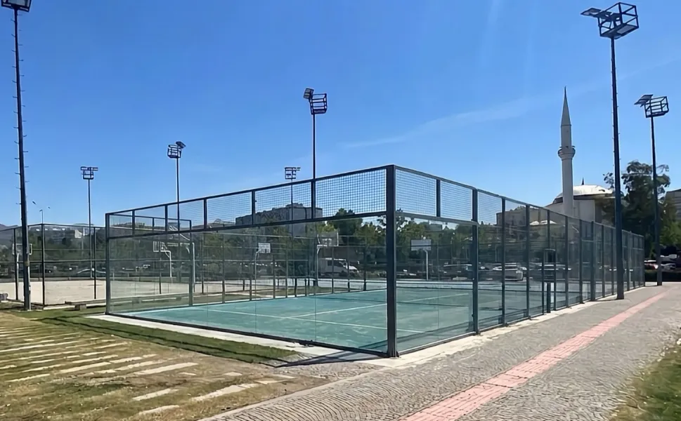 İzmir Bostanlı Sahili'ne yeni padel kortlar geliyor