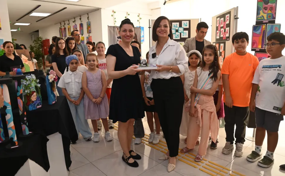 İzmir Karabağlar'da sanatın renkleri ve ezgileri buluştu
