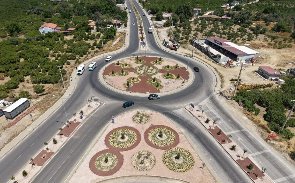 İzmir Seferihisar'ın iki büyük kavşağı yenilendi
