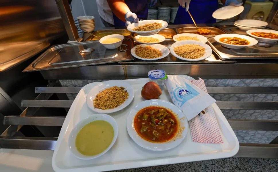 İzmir'de krize karşı 25 TL'lik sofra