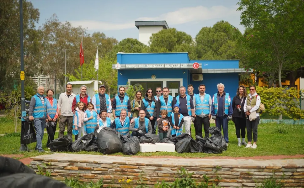 İzmir'de 'Temiz Park' etkinliğiyle parklar pırıl pırıl oldu
