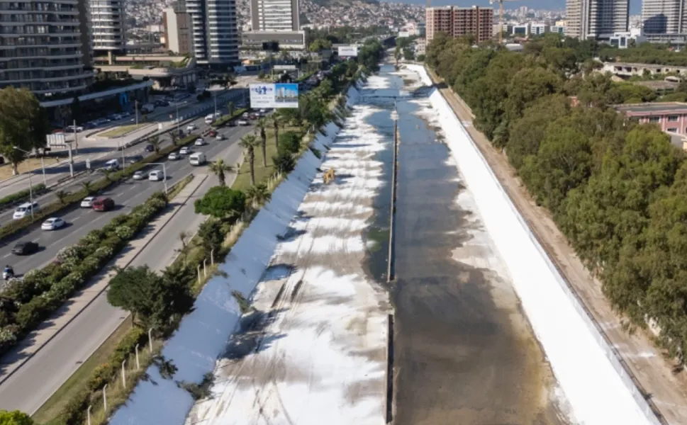 İzmir'in dere yataklarında kesintisiz mesai...