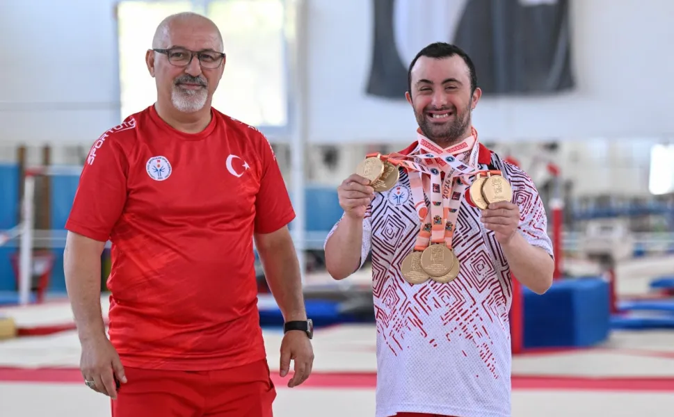 İzmirli özel sporcu Öztürk'ten tarihi başarı
