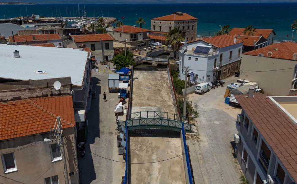Urla ve Çeşme'de 7 bin 500 ton taş kullanıldı