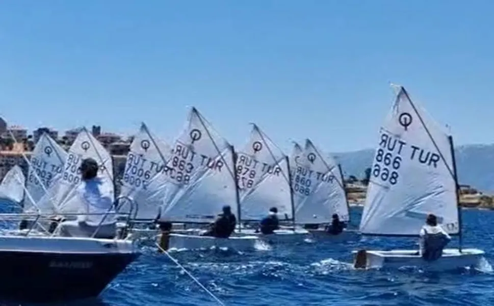 Sahil Güvenlik Kupası için yelkenler Foça'da şişti