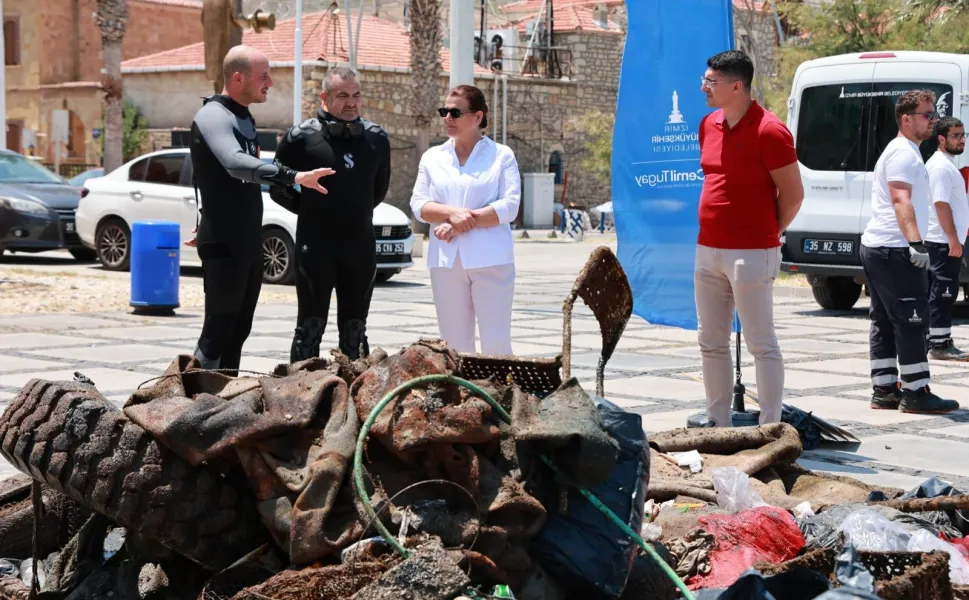 Yeni Foça'da ibretlik sergi! Denizden çıkanlar şaşırttı