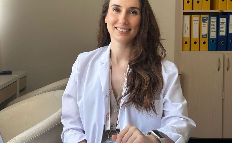 Egeli akademisyenden yapay tırnak uyarısı,"ciddi dermatolojik riskler barındırıyor. "