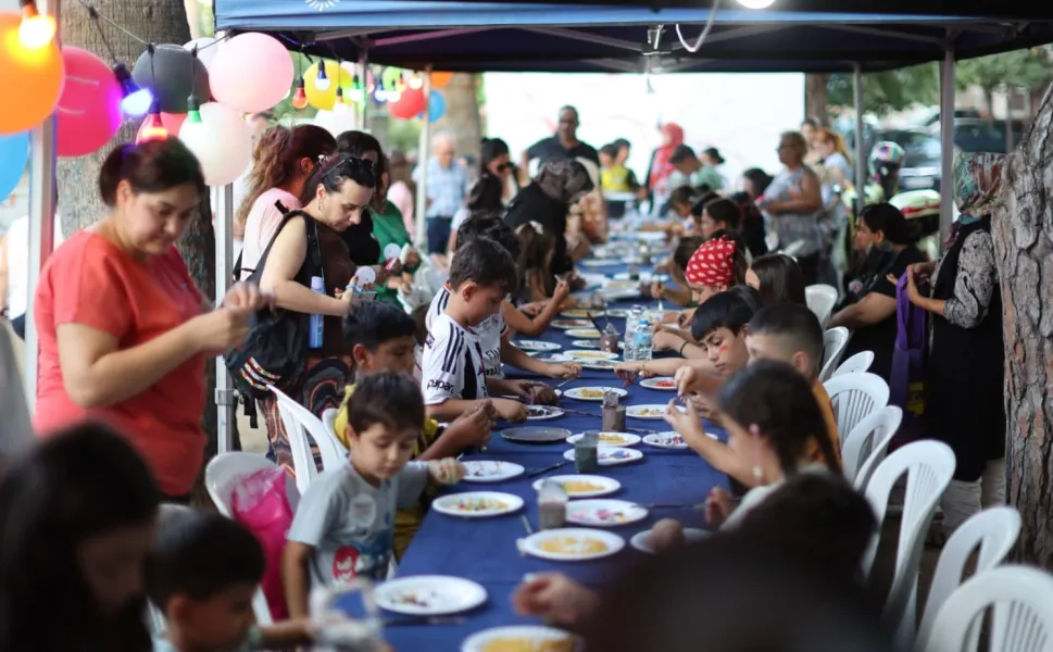 İzmir Karabağlar'da mahalle kültürü yeniden canlanıyor