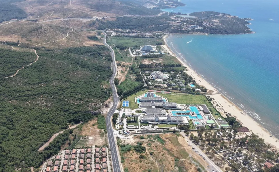 İzmir'de Pamucak yolu baştan sona yenilendi