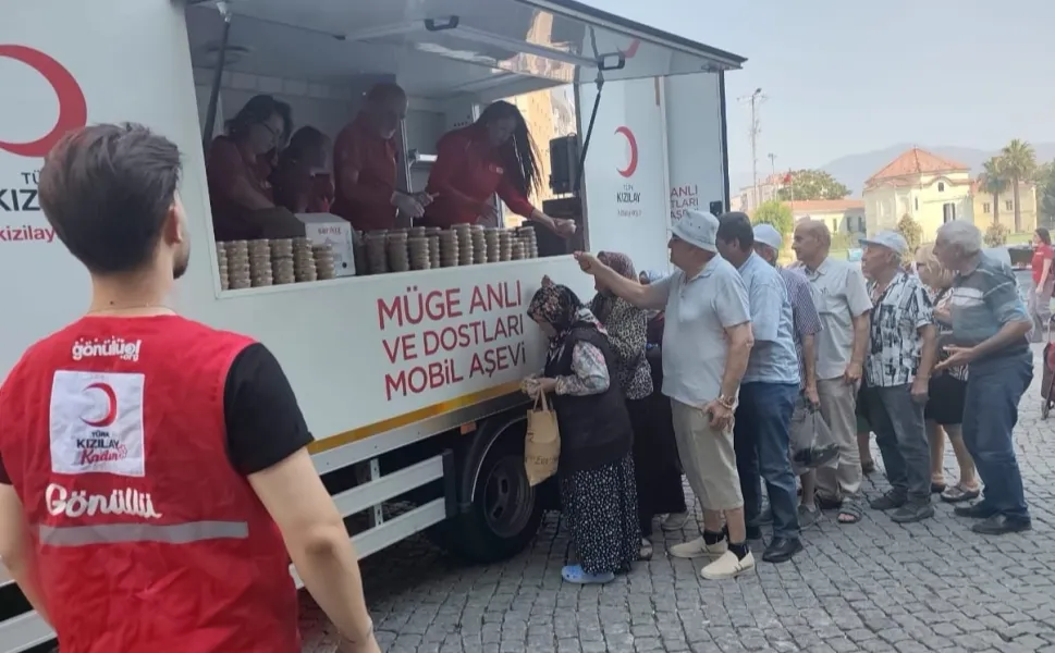 Kızılay Bornova'dan 2 bin kişilik aşure ikramı