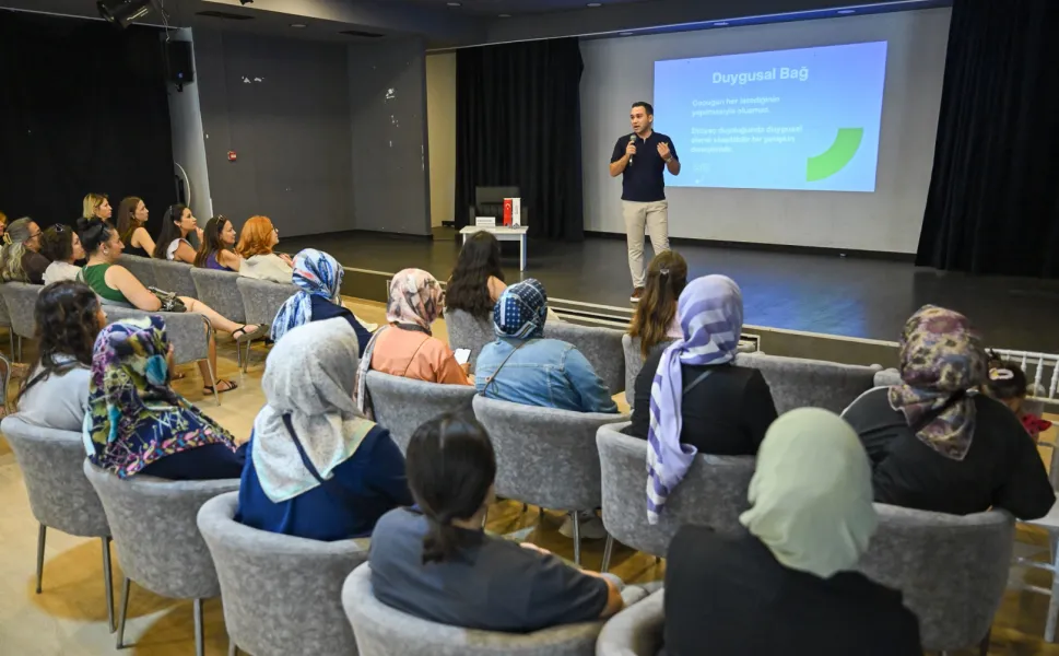 Uzman isimler Bornova'da çocuk eğitimini anlattı