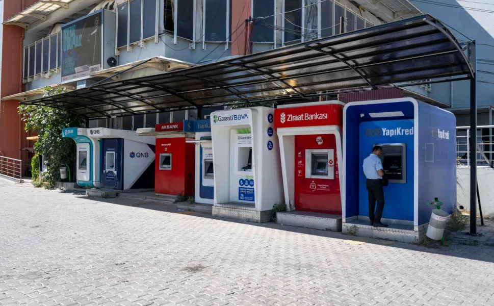 Bornova'da 'güneş ve yağmur' kalkanı