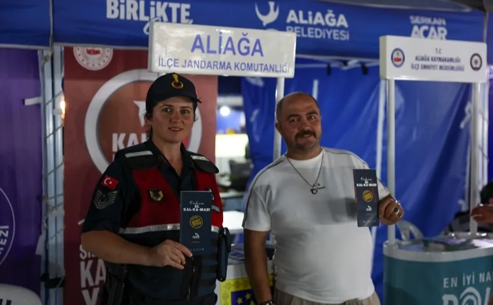 İzmir Aliağa'da bağımlılık ve aile farkındalığı için bilgilendirme standı