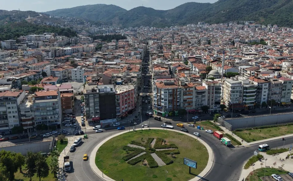 İzmir Balçova'nın caddeleri 'çiçek gibi' oldu