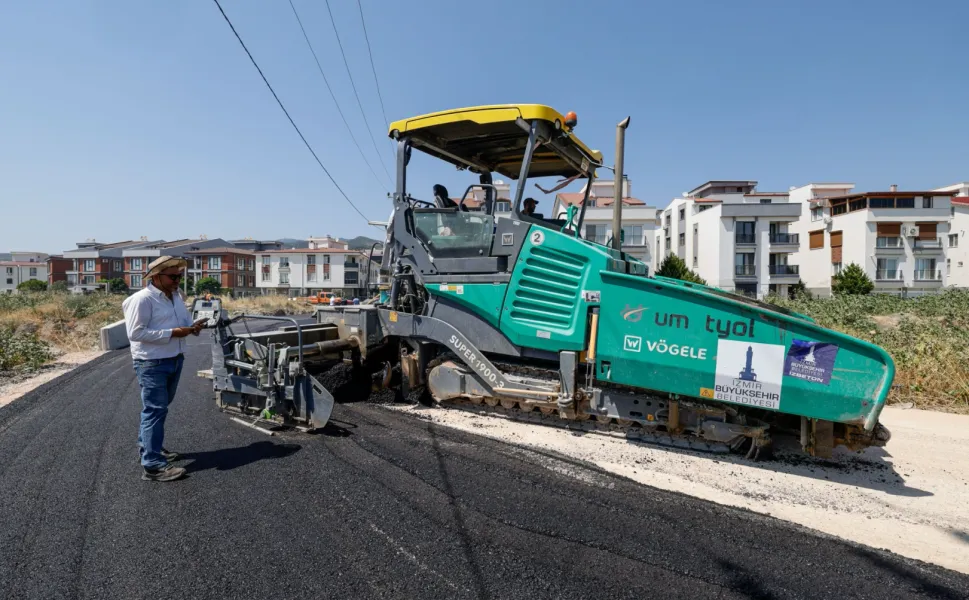 İzmir Bergama'da yollar yenileniyor