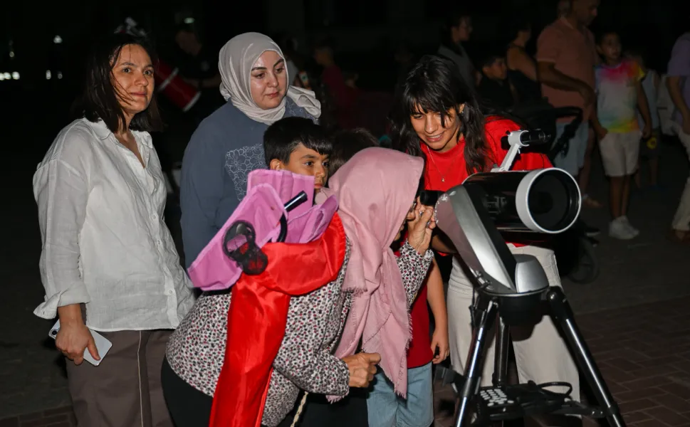 İzmir Bornova'da yıldızlar geçidi