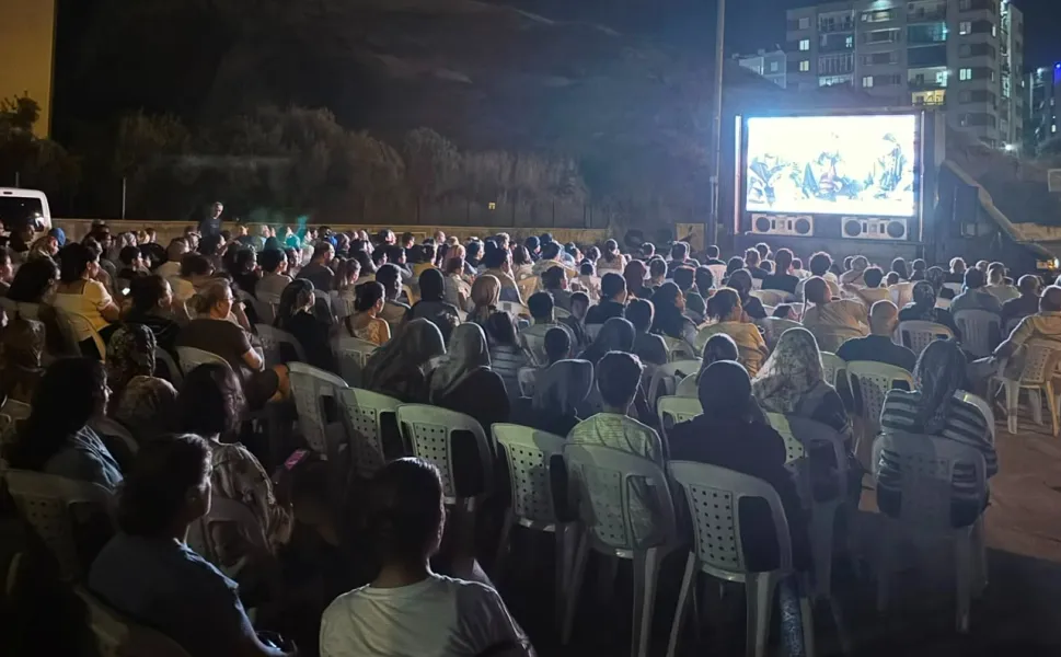 İzmir Çiğli'de Mahalle Sinema Günlerine büyük ilgi