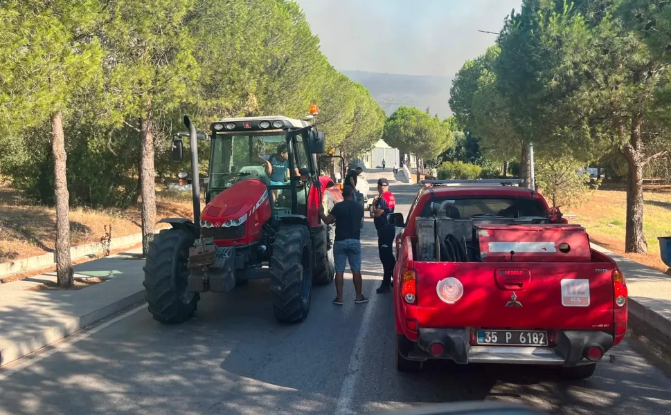 İzmir Foça'daki orman yangını için ekipler seferber oldu
