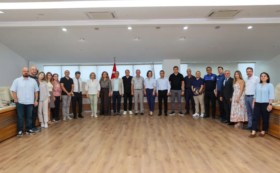 İzmir Karabağlar'da sahipsiz atık alarmı!