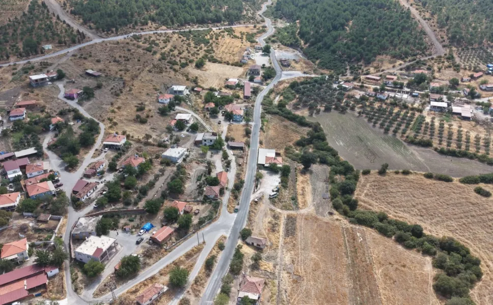 İzmir Kınık'ta 5 mahalleyi bağlayan yollar yenilendi