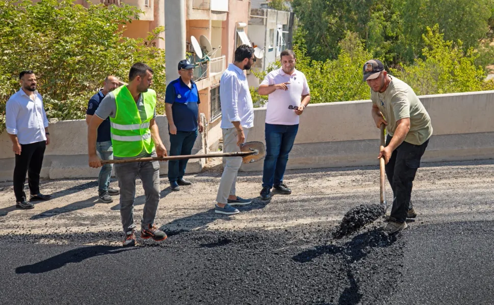 İzmir Narlıdere'de asfalt çalışmaları hız kesmeden sürüyor