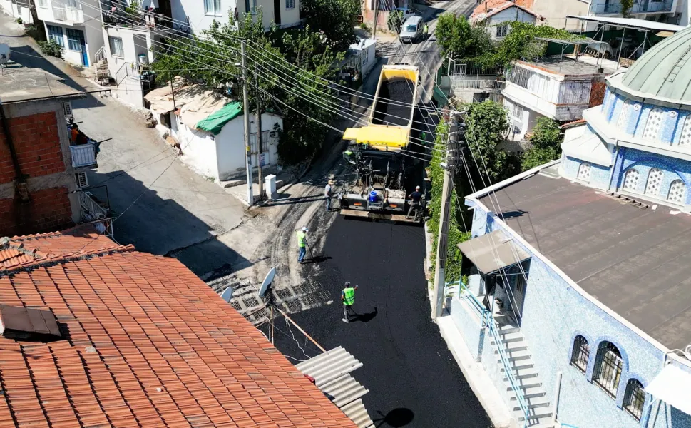 İzmir Narlıdere'de asfalt seferberliği