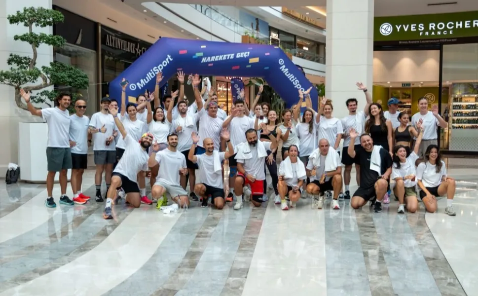 İzmir'de 50 dereceye ulaşan sıcaklar koşu rotasını değiştirdi