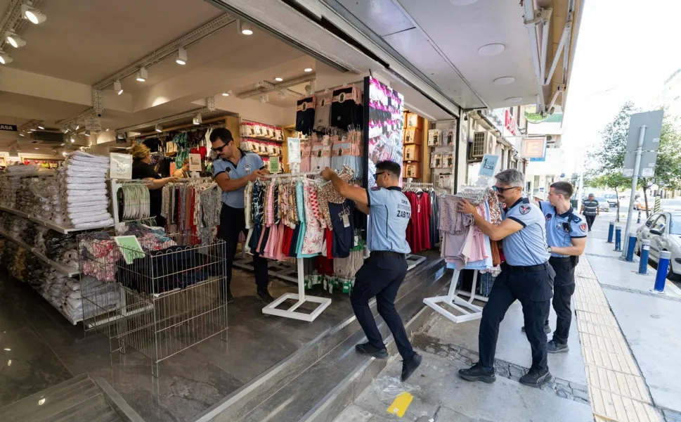 İzmir'de ana arterlerde kaldırım işgaline geçit yok