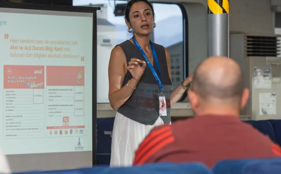İzmir'de İZDENİZ personeline afet ve yangın eğitimi