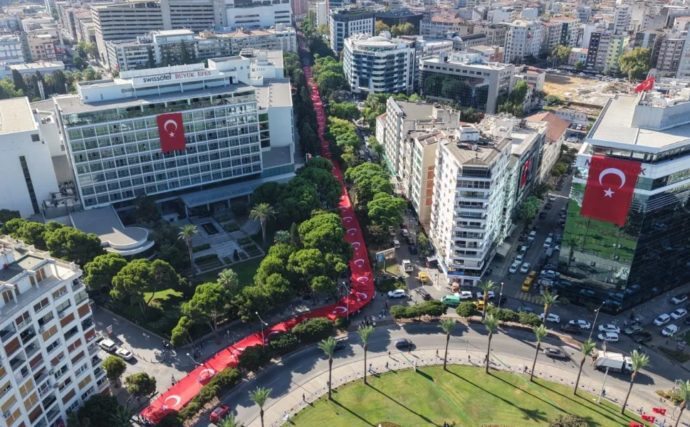 9 Eylül ruhu İzmir sokaklarında