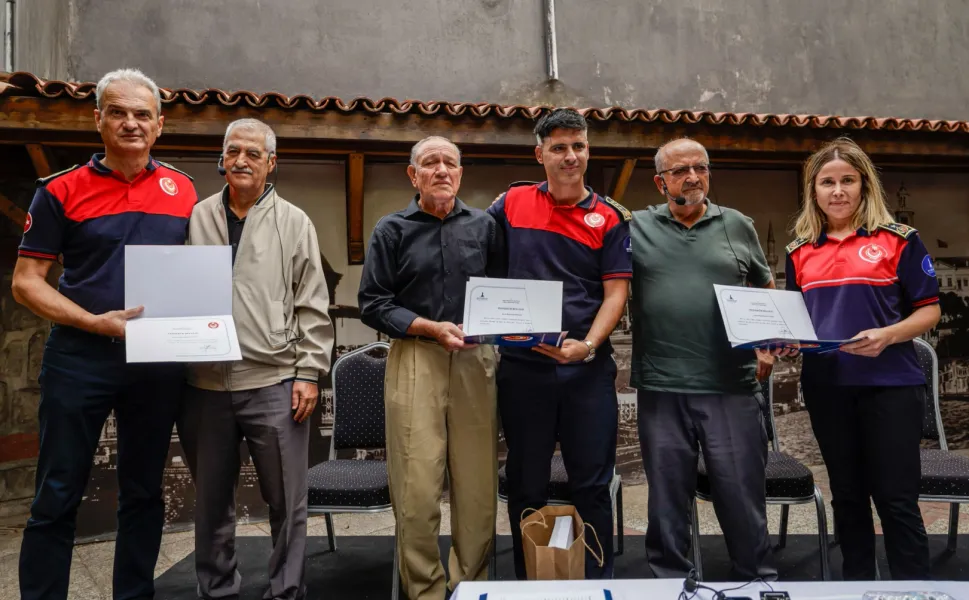 Bir ömürlük itfaiye deneyimi İzmirli gençlere aktarıldı