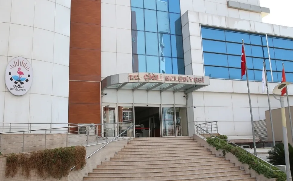 Çiğli'de belediyeden sonra Akvaryum Kafe'ye silahlı saldırı!