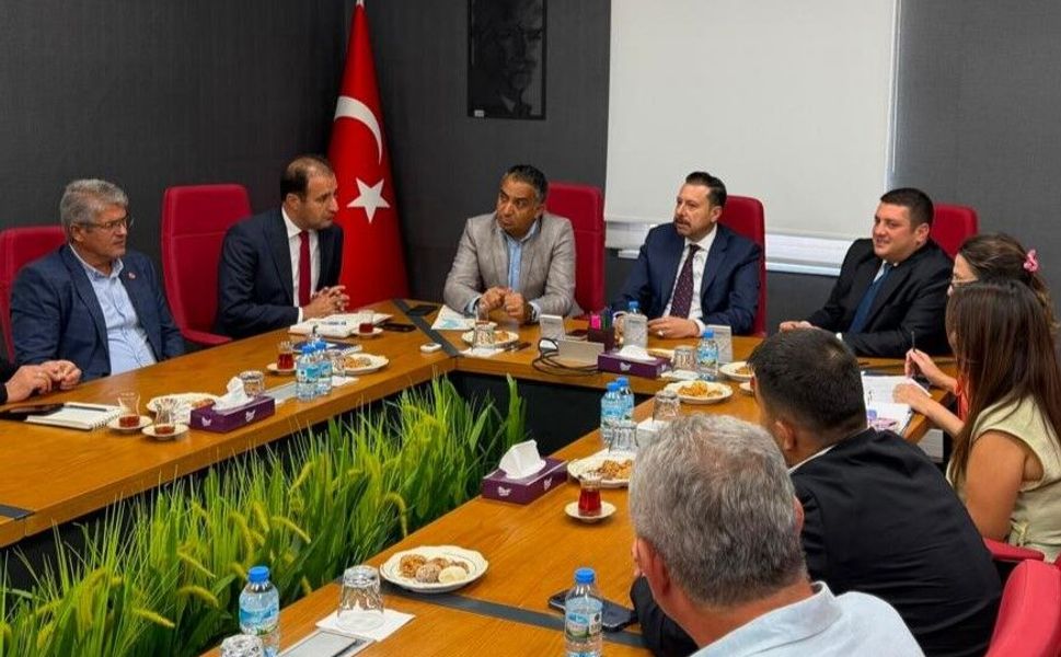 Torbalı’da otoban kavşağına kilitlendi