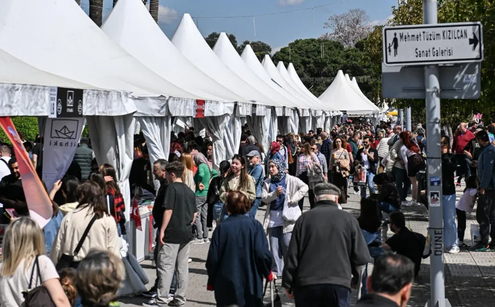İZKİTAP sonbaharda Kültürpark'ta