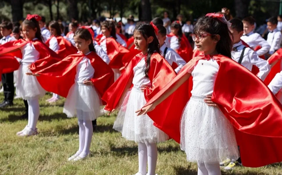 İzmir Aliağa'da eğitim öğretim yılı törenle başladı