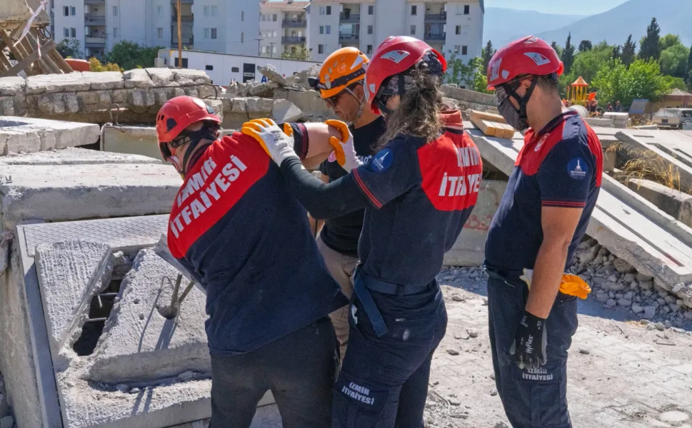 İzmir İtfaiyesi ağır arama kurtarmada güçleniyor