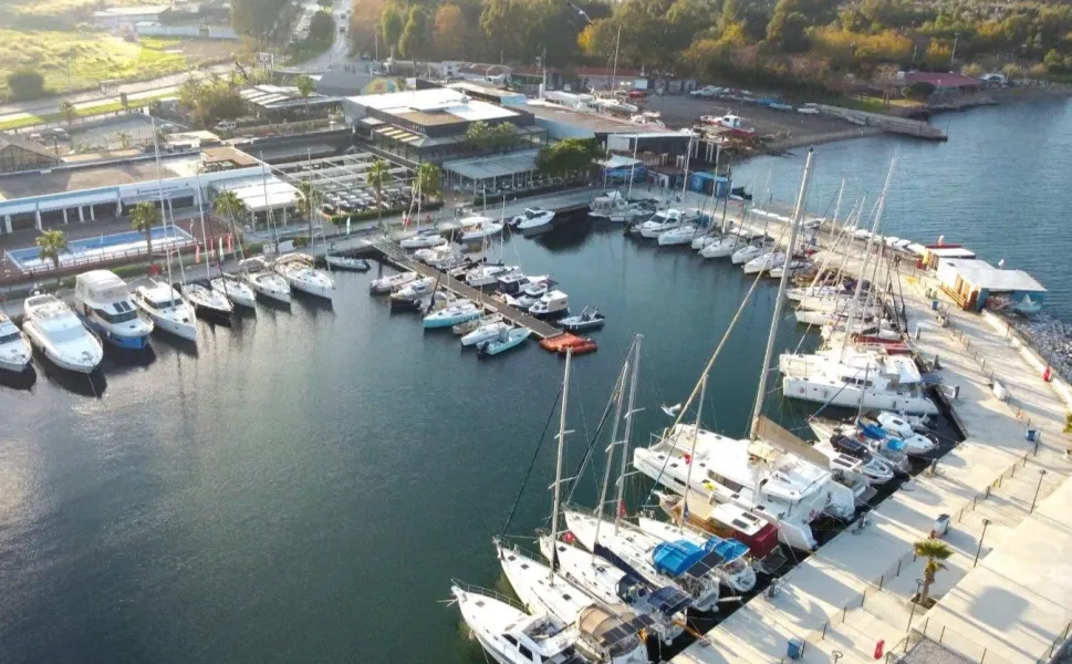 İzmir Marina'da pop klasikleri